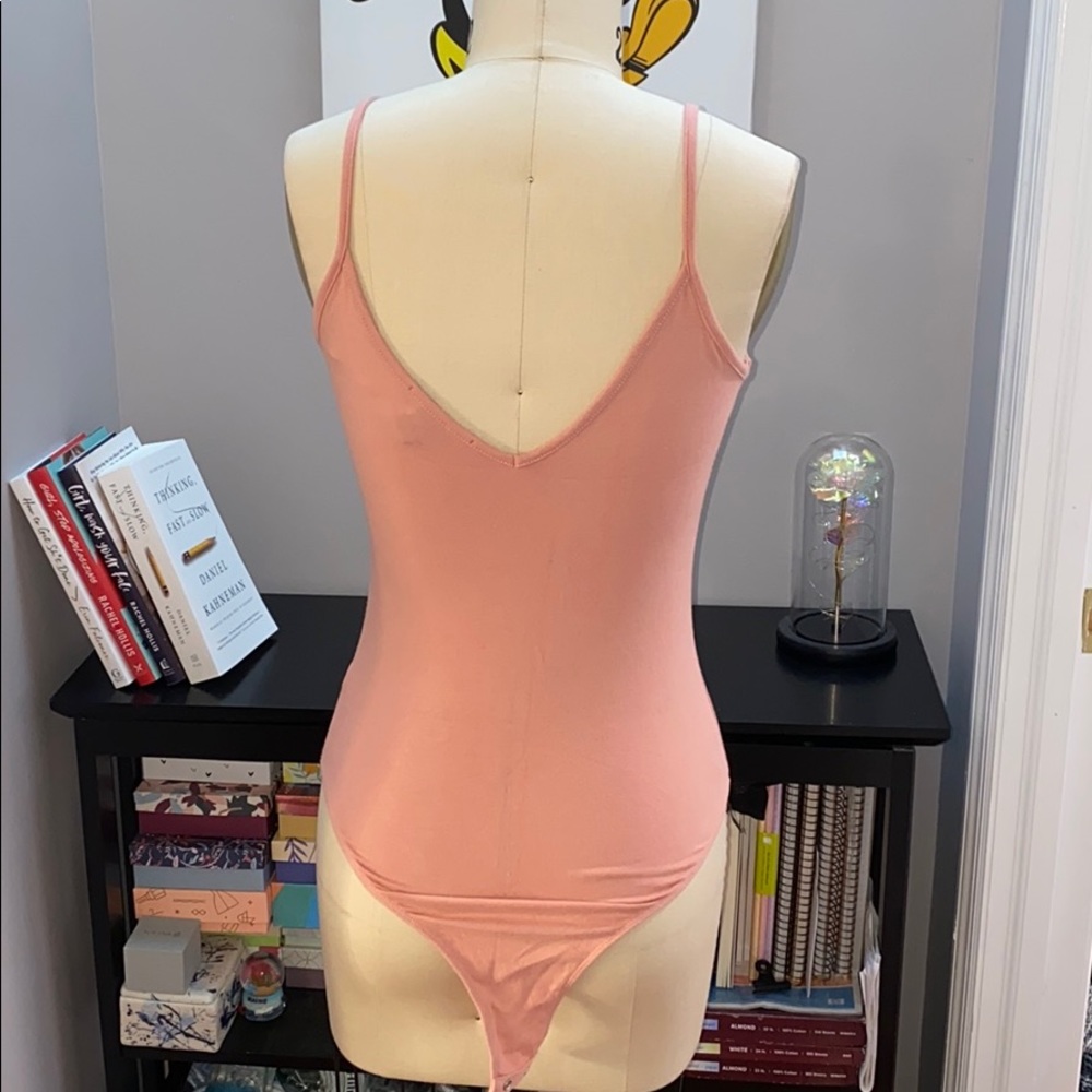💫 Pink Crisscross V-Neck Bodysuit - Picture 3 of 4